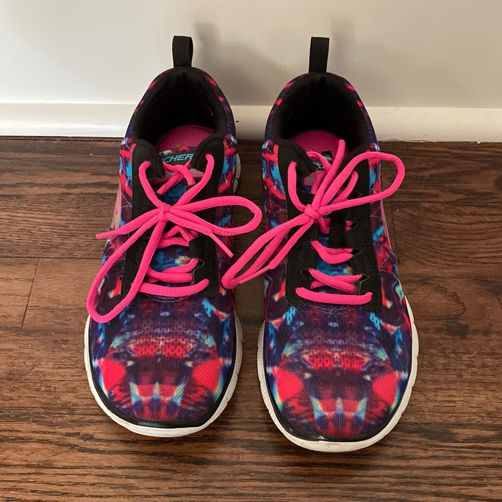 Skechers memory foam sneakers, size 7